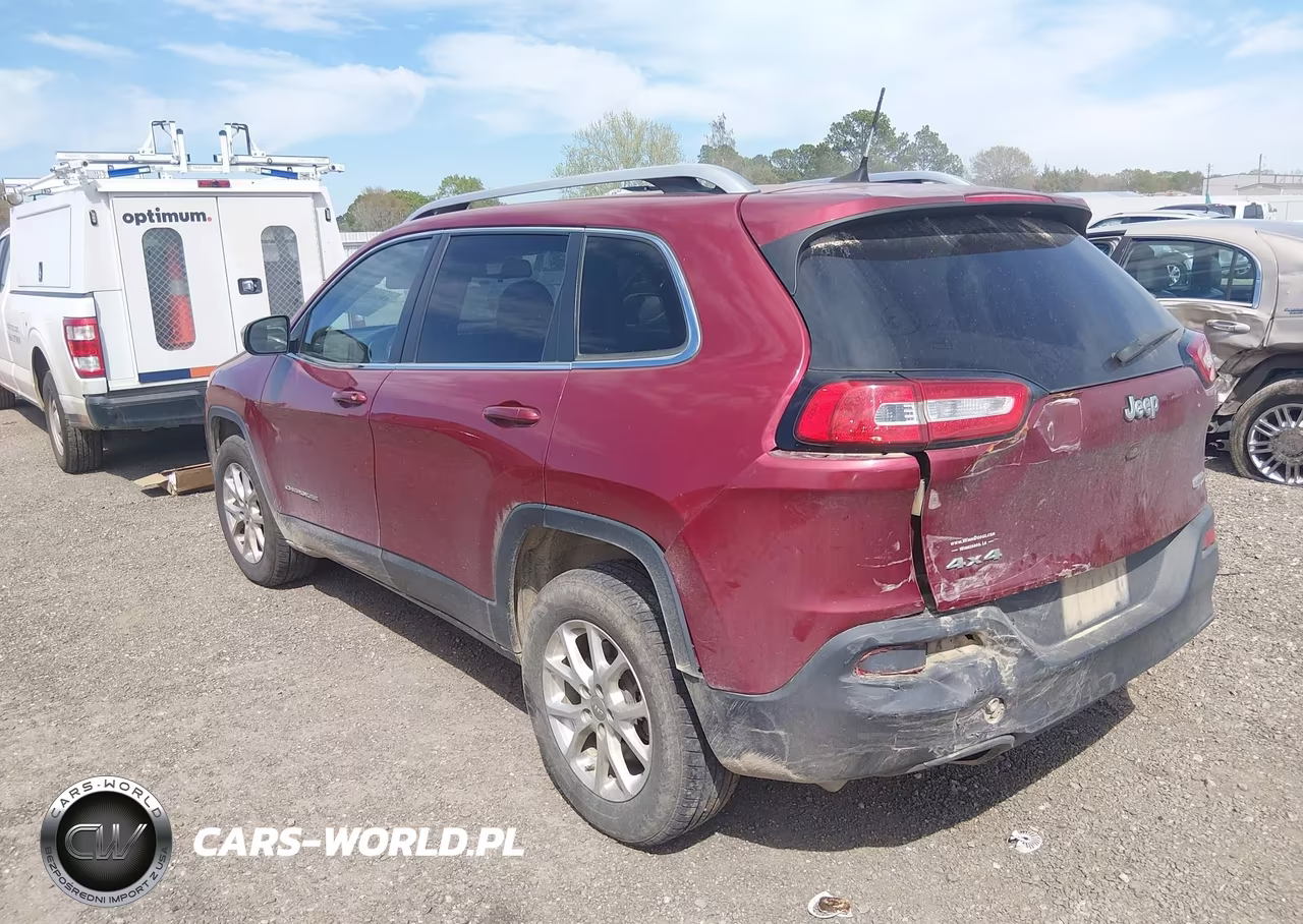 2017 Jeep Cherokee Latitude 4X4 VIN:1C4PJMCS8HW571566 - 3