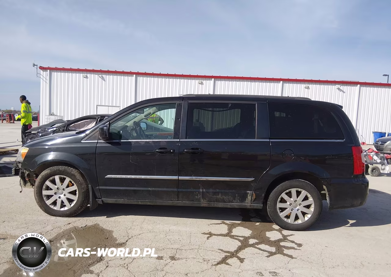 2015 Chrysler Town & Country Touring VIN:2C4RC1BGXFR618584 - 15