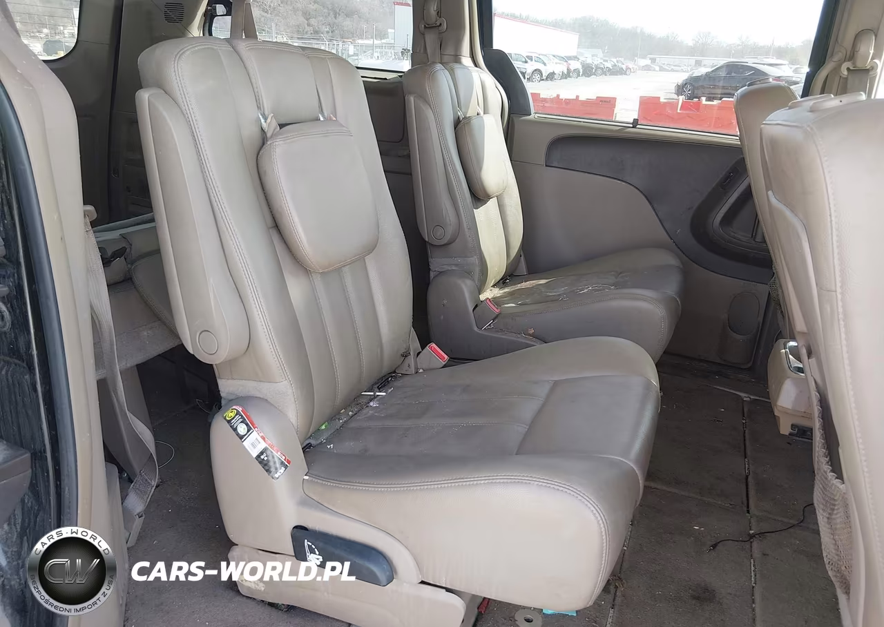 2015 Chrysler Town & Country Touring VIN:2C4RC1BGXFR618584 - 8
