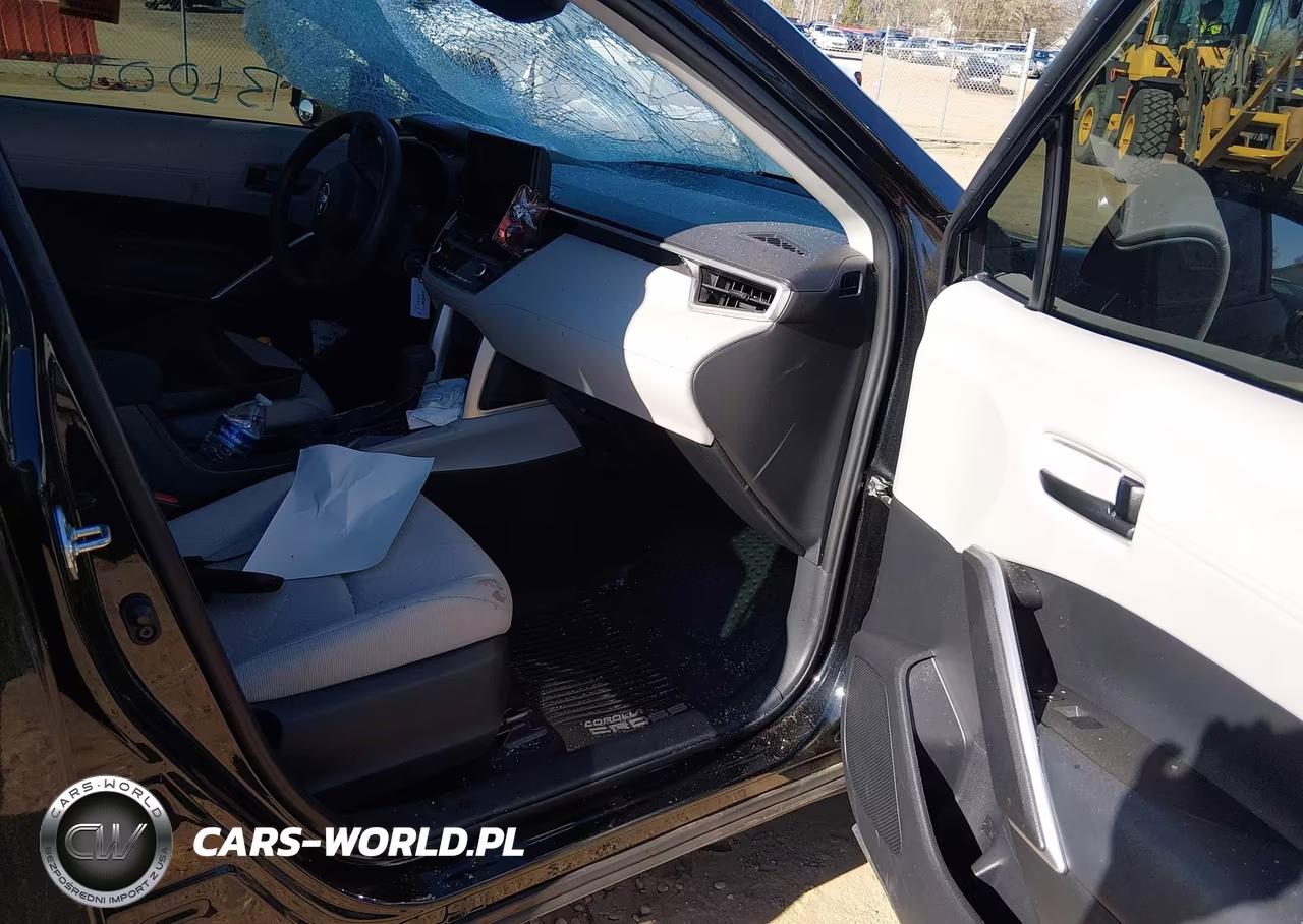 2023 Toyota Corolla Cross L VIN:7MUAAAAG0PV048081 - 5