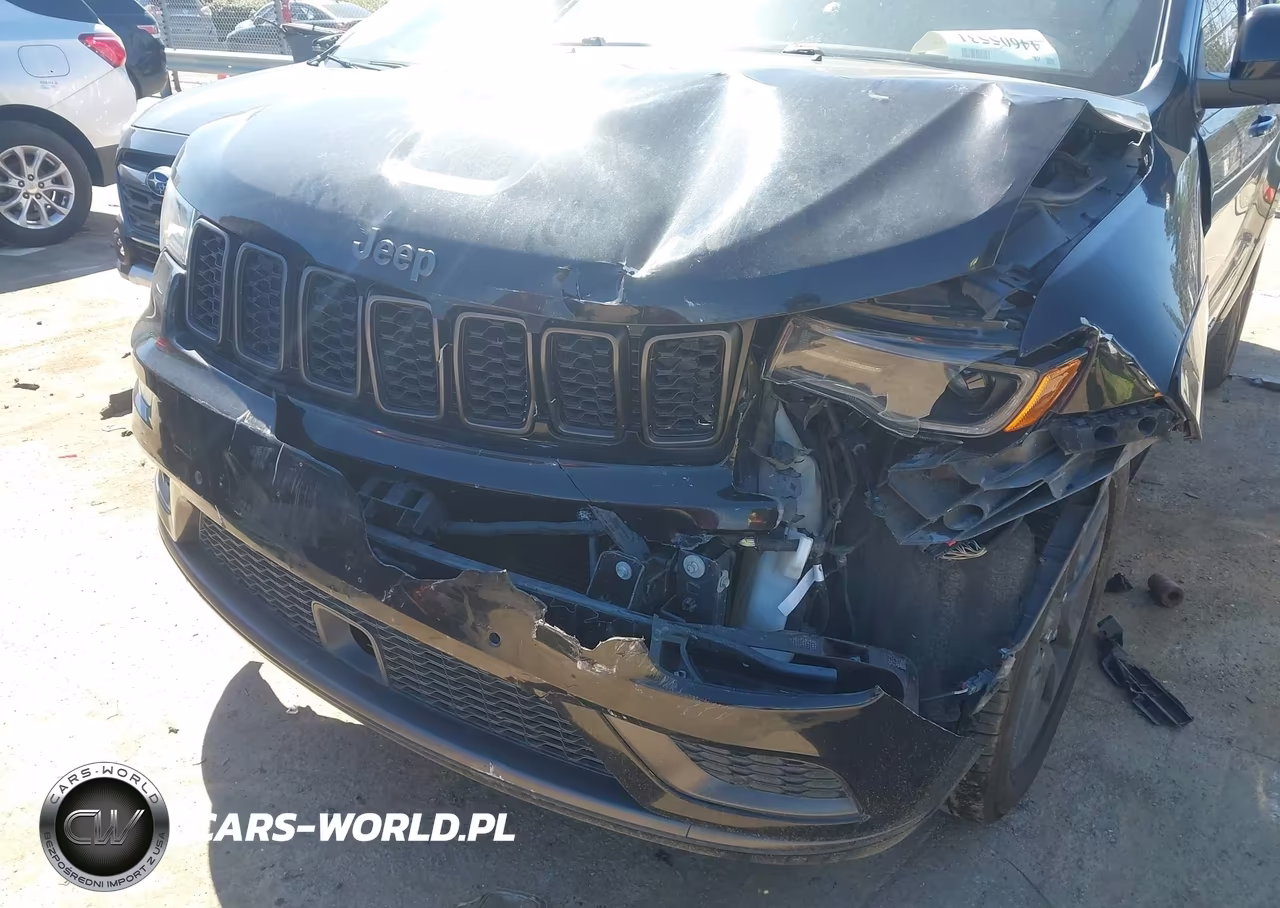 2018 Jeep Grand Cherokee High Altitude 4X2 VIN:1C4RJECG3JC247345 - 16