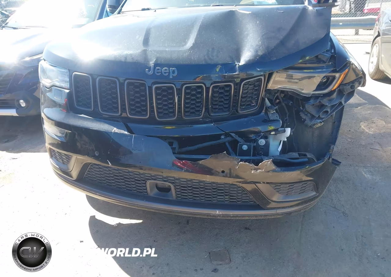 2018 Jeep Grand Cherokee High Altitude 4X2 VIN:1C4RJECG3JC247345 - 6