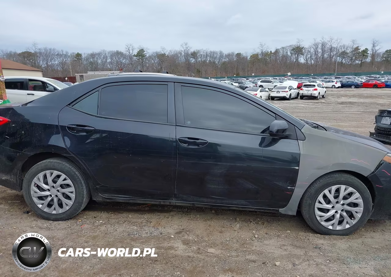 2018 Toyota Corolla Le VIN:2T1BURHE2JC996085 - 13