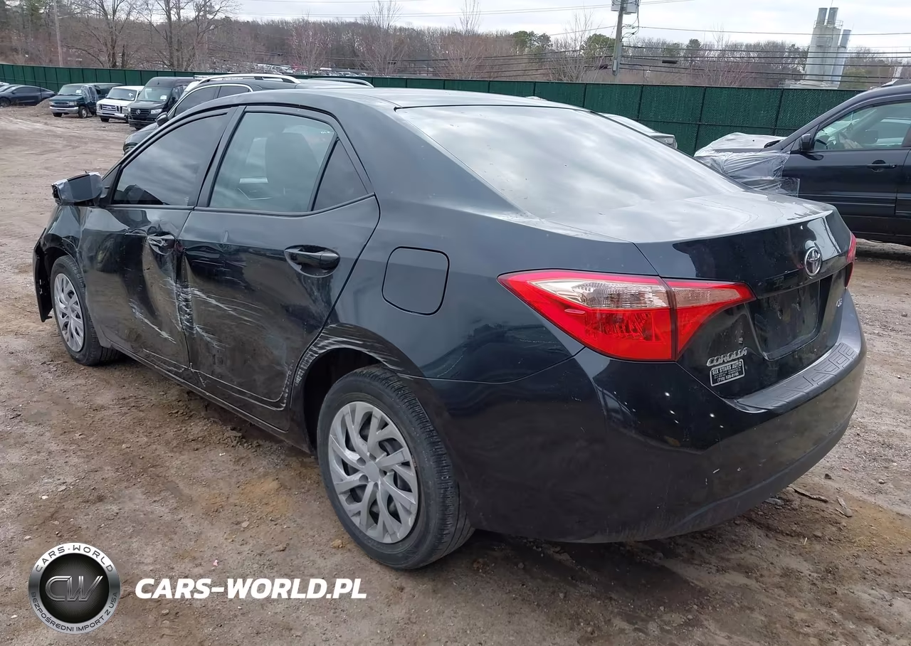 2018 Toyota Corolla Le VIN:2T1BURHE2JC996085 - 3