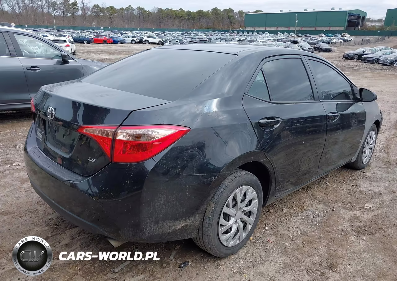 2018 Toyota Corolla Le VIN:2T1BURHE2JC996085 - 4