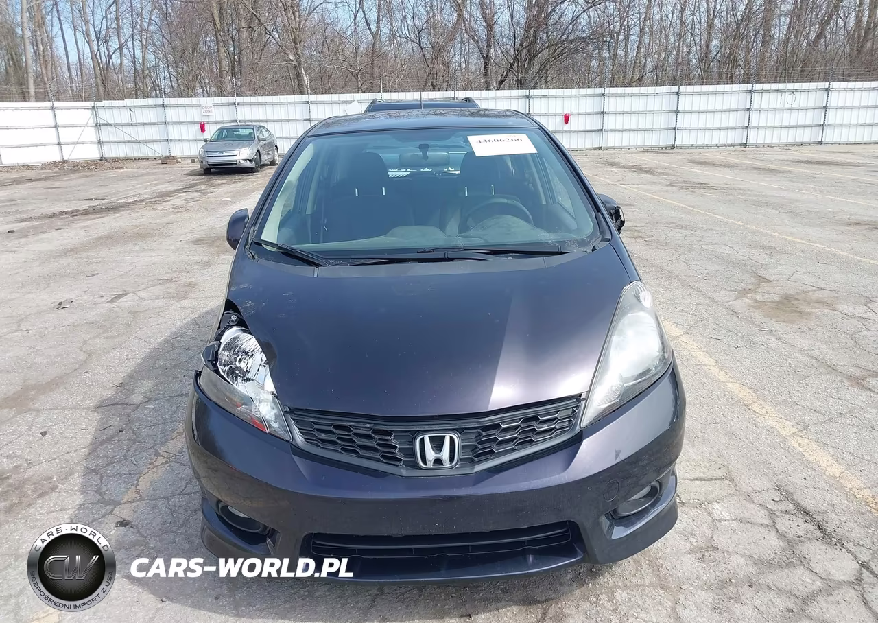 2013 Honda Fit Sport VIN:JHMGE8H51DC068356 - 13
