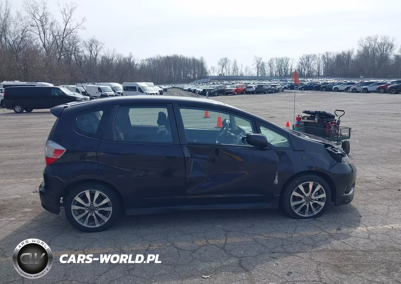 2013 Honda Fit Sport VIN:JHMGE8H51DC068356 - 14