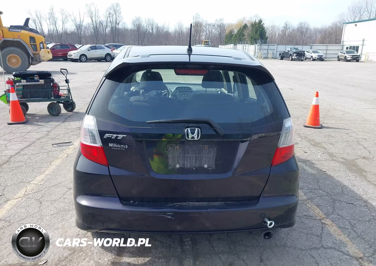 2013 Honda Fit Sport VIN:JHMGE8H51DC068356 - 17