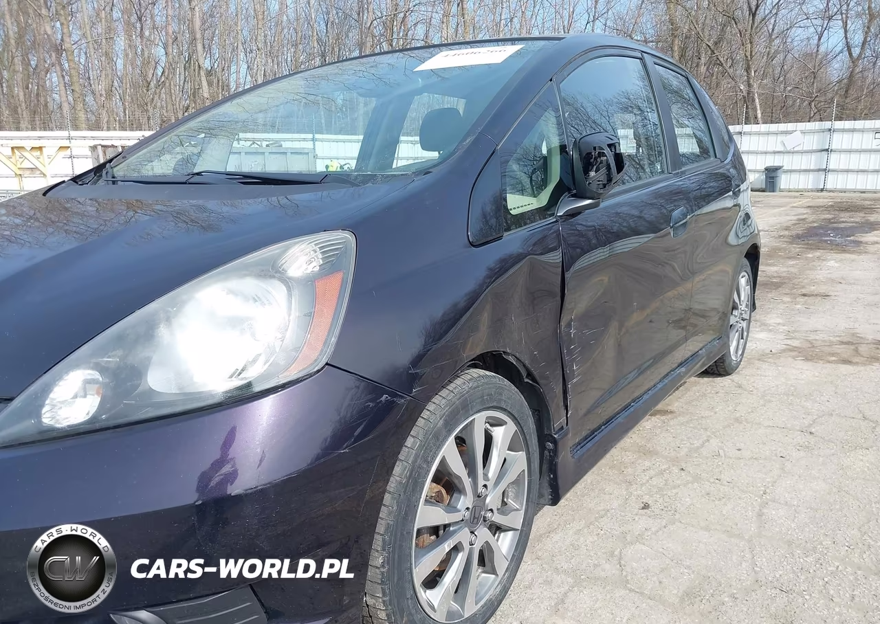 2013 Honda Fit Sport VIN:JHMGE8H51DC068356 - 18