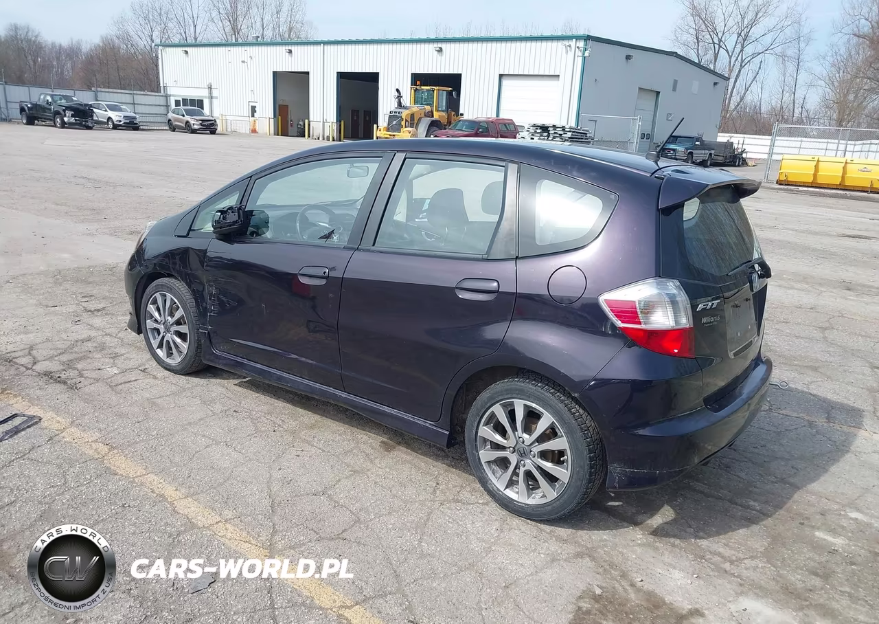 2013 Honda Fit Sport VIN:JHMGE8H51DC068356 - 3