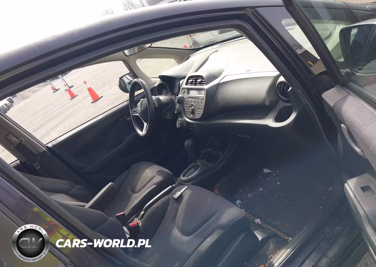 2013 Honda Fit Sport VIN:JHMGE8H51DC068356 - 5
