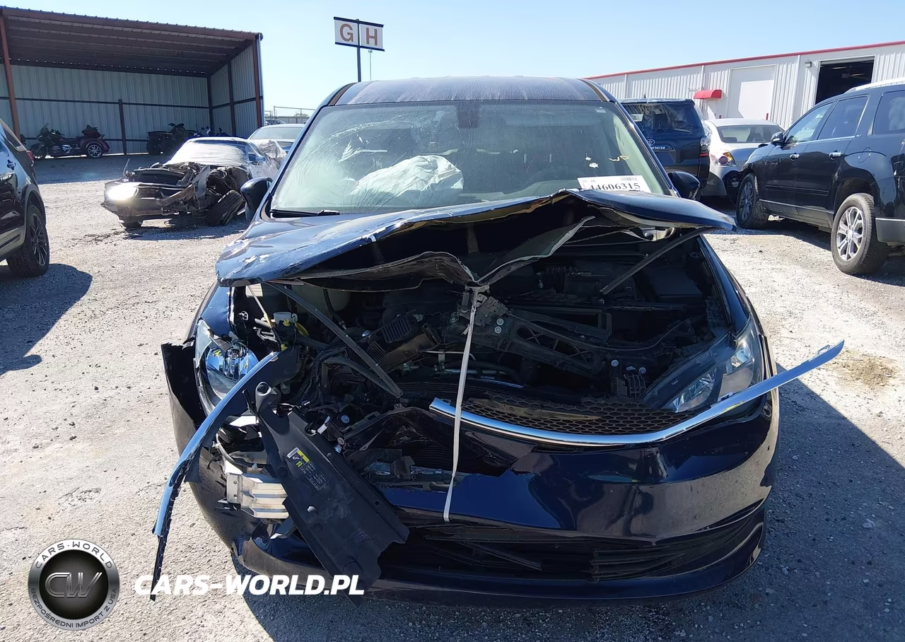 2017 Chrysler Pacifica Touring VIN:2C4RC1DG2HR512968 - 12