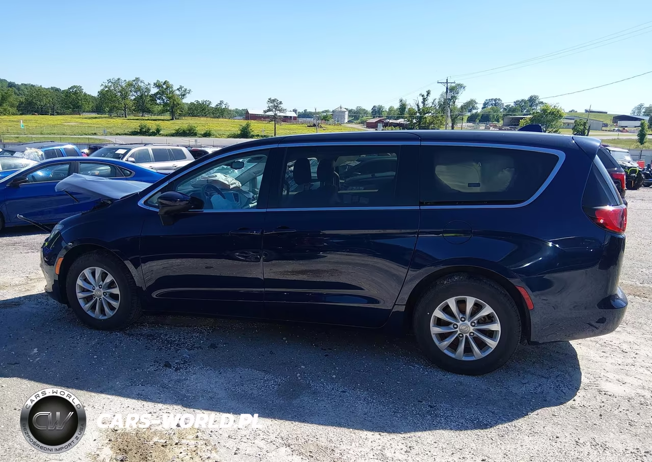 2017 Chrysler Pacifica Touring VIN:2C4RC1DG2HR512968 - 14