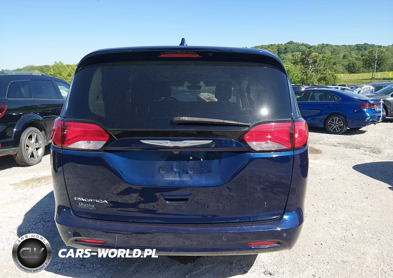 2017 Chrysler Pacifica Touring VIN:2C4RC1DG2HR512968 - 16