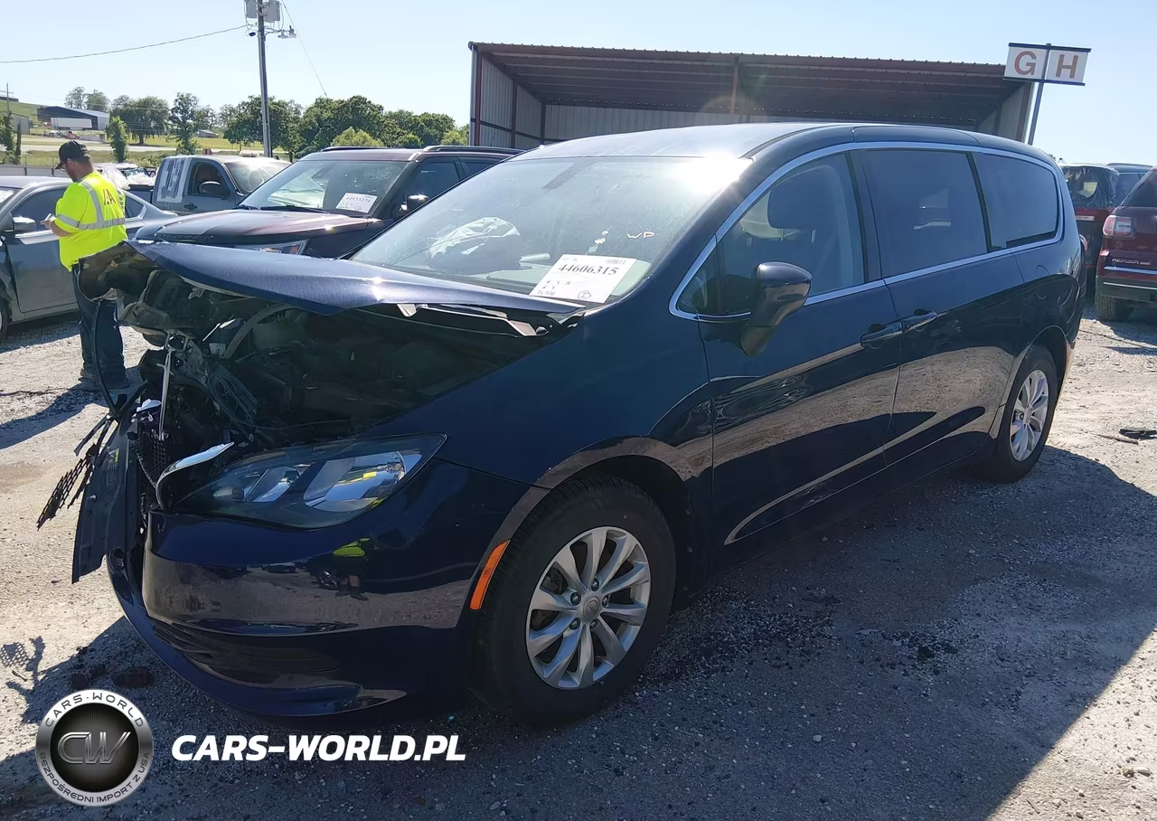 2017 Chrysler Pacifica Touring VIN:2C4RC1DG2HR512968 - 2