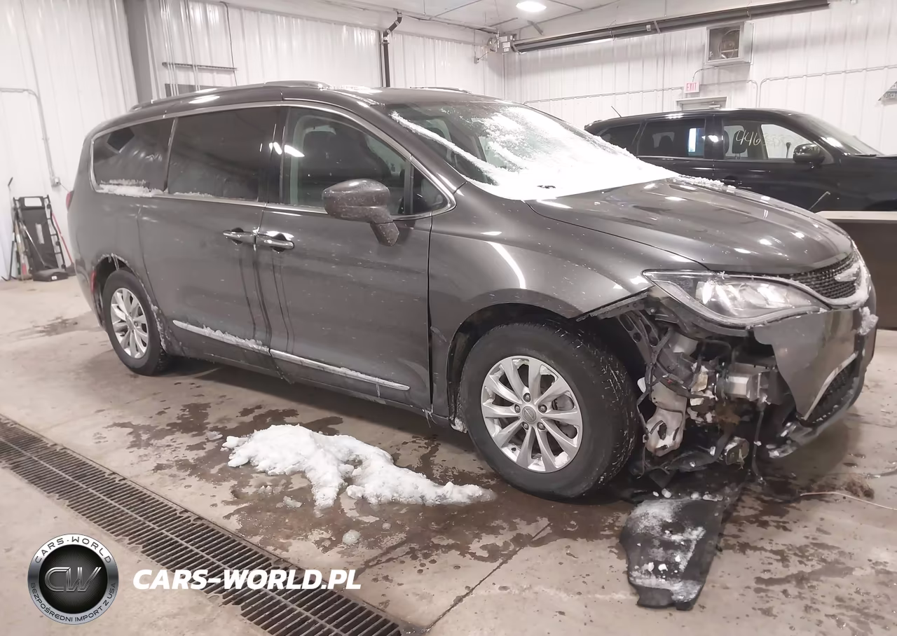 2018 Chrysler Pacifica Touring L – zdjęcie 1 z 16