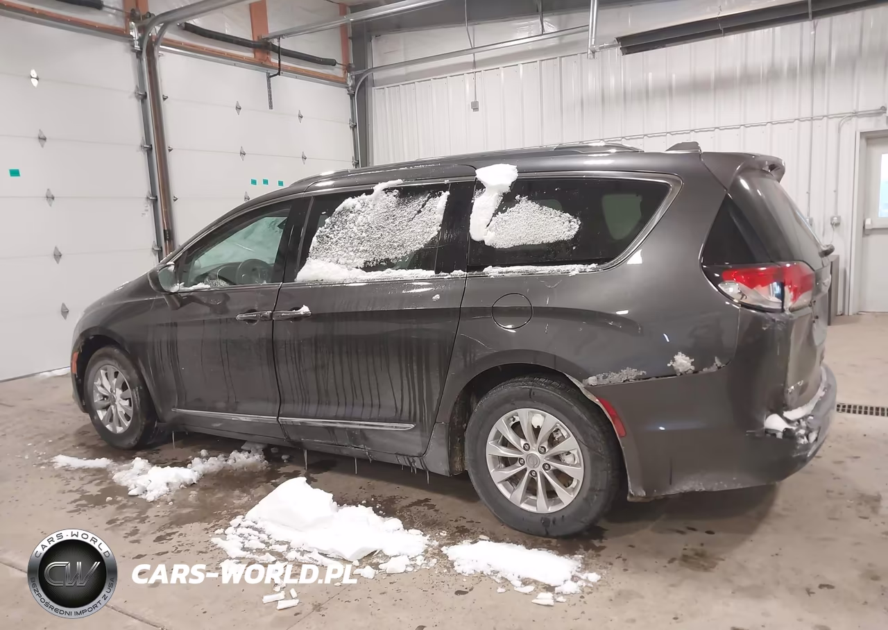 2018 Chrysler Pacifica Touring L VIN:2C4RC1BG9JR105061 - 14