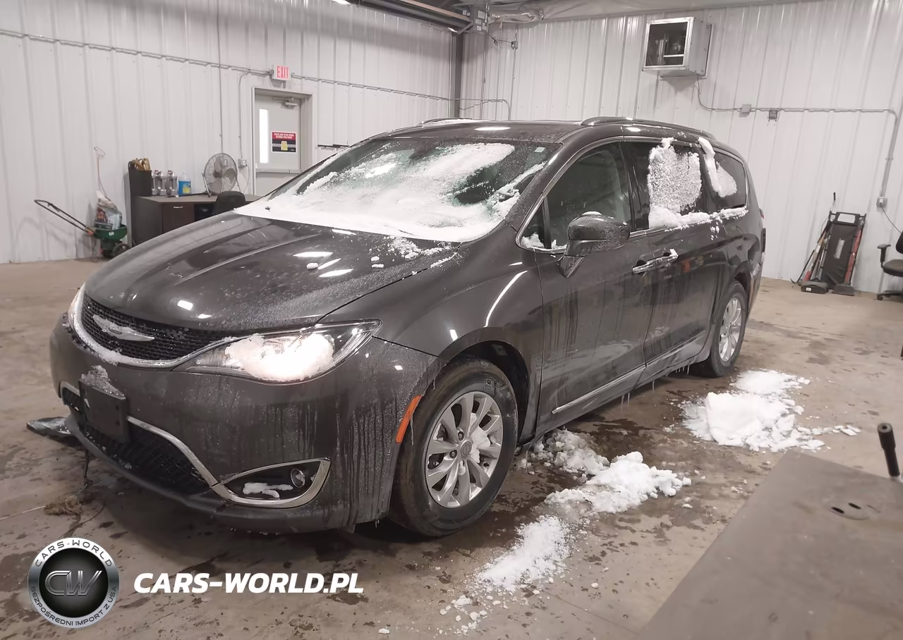 2018 Chrysler Pacifica Touring L VIN:2C4RC1BG9JR105061 - 2