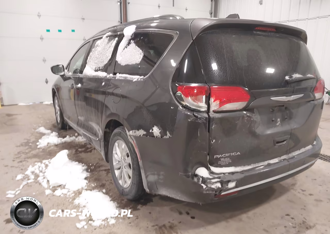 2018 Chrysler Pacifica Touring L VIN:2C4RC1BG9JR105061 - 3