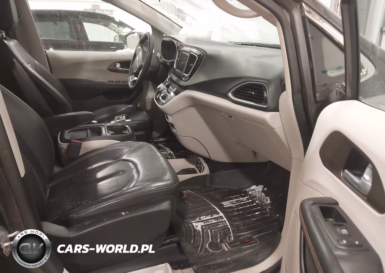 2018 Chrysler Pacifica Touring L VIN:2C4RC1BG9JR105061 - 5