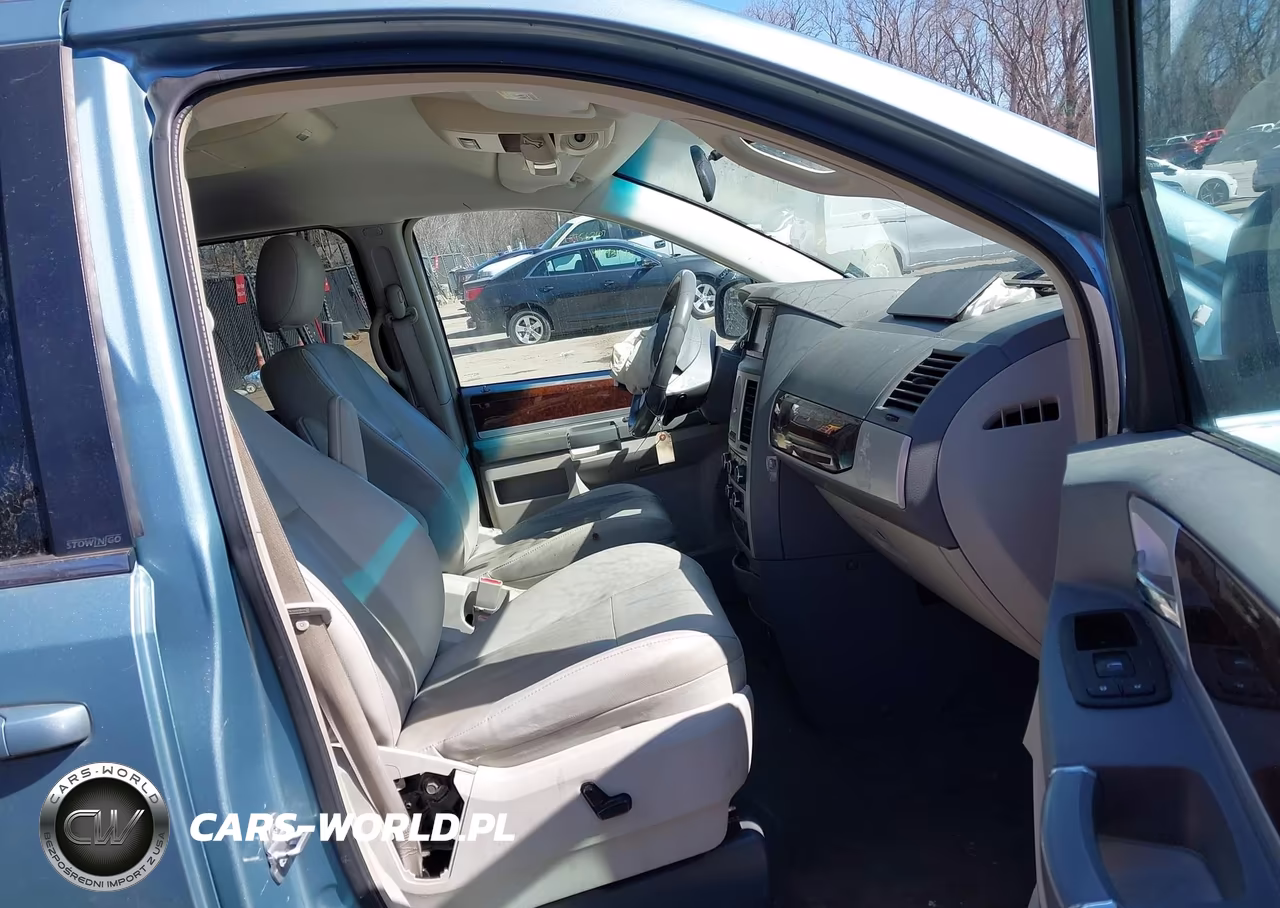 2010 Chrysler Town & Country Touring VIN:2A4RR5DX6AR233450 - 5