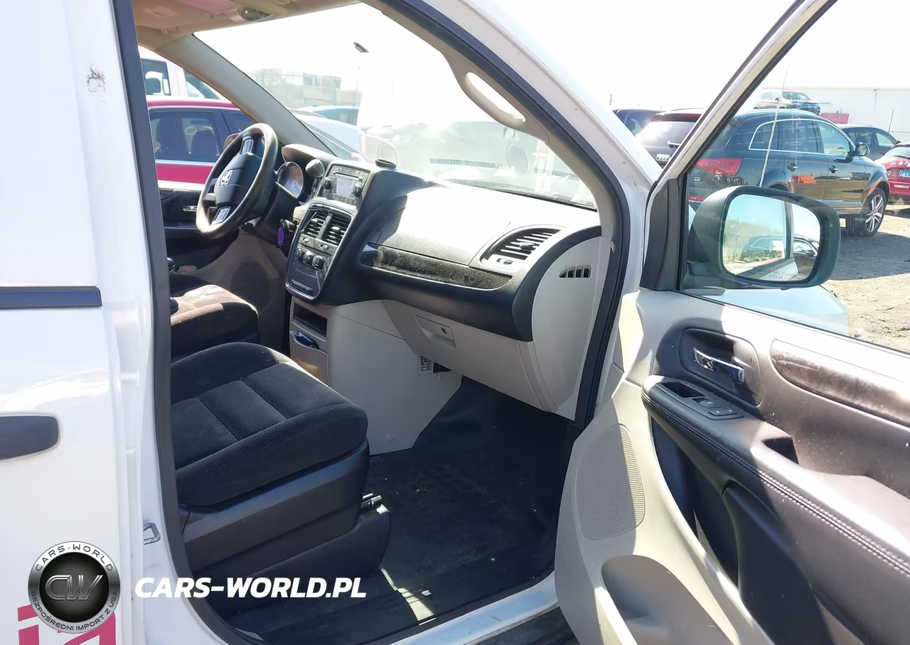 2014 Ram Cargo Tradesman VIN:2C4JRGAG2ER405885 - 5