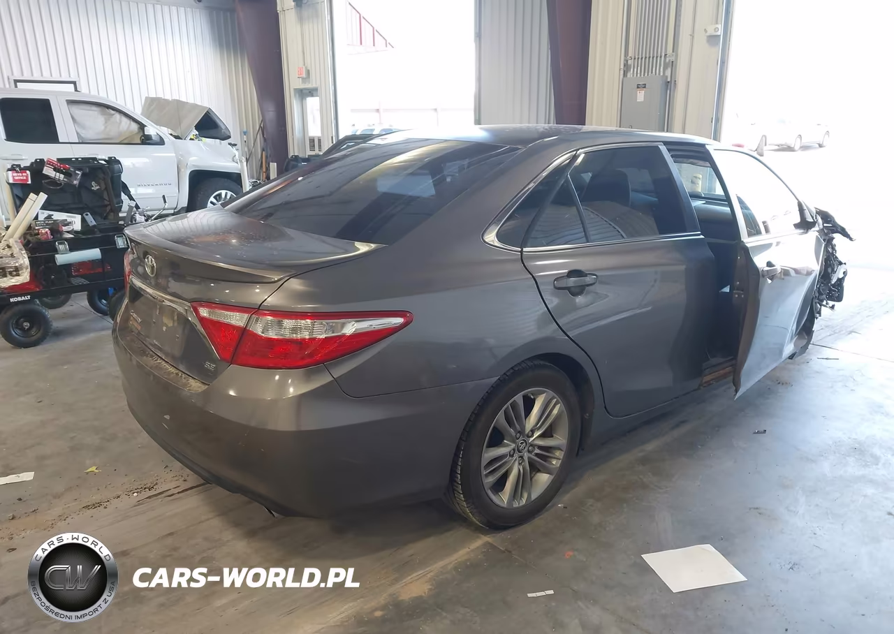 2015 Toyota Camry Se VIN:4T1BF1FK0FU975343 - 4