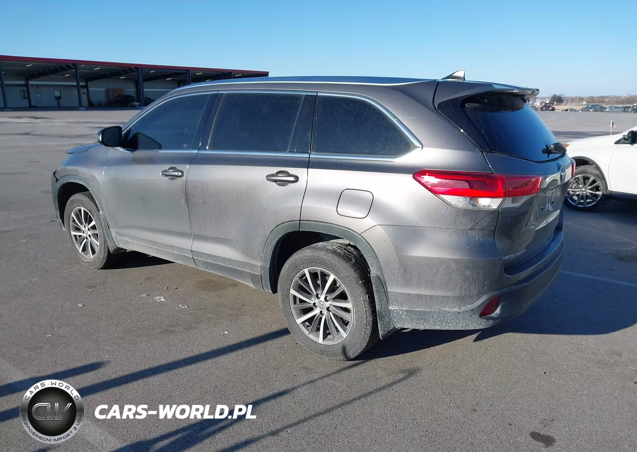 2017 Toyota Highlander Xle VIN:5TDJZRFH0HS458108 - 3