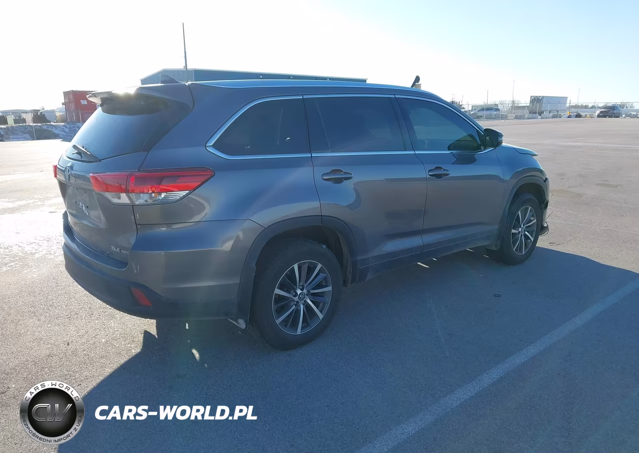 2017 Toyota Highlander Xle VIN:5TDJZRFH0HS458108 - 4