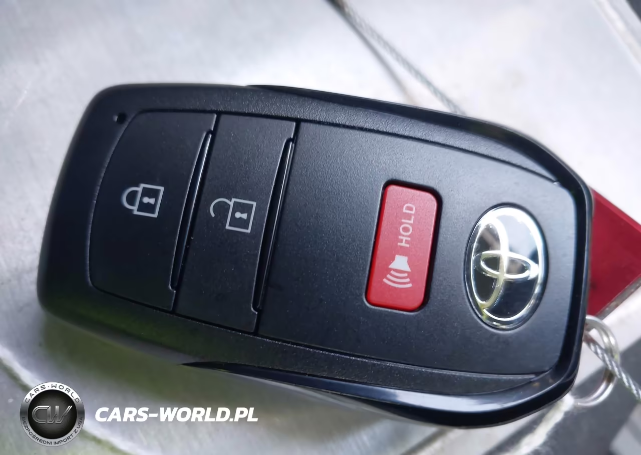 2026 Toyota Corolla Cross Le VIN:7MUCAAAG9TV174734 - 11