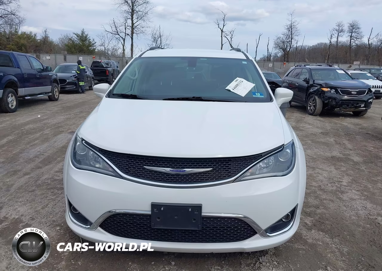2020 Chrysler Pacifica Touring L VIN:2C4RC1BGXLR137228 - 12