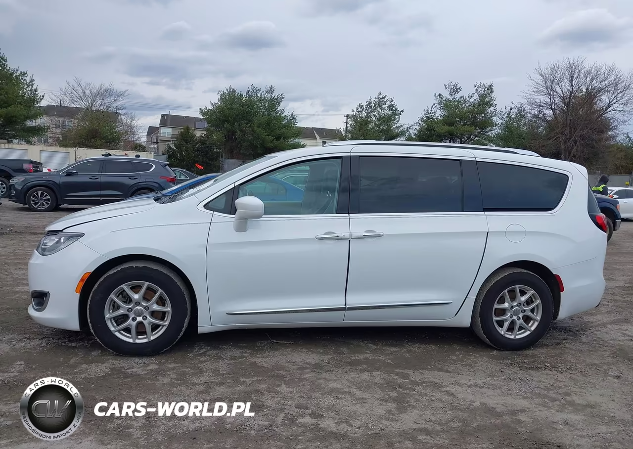 2020 Chrysler Pacifica Touring L VIN:2C4RC1BGXLR137228 - 14