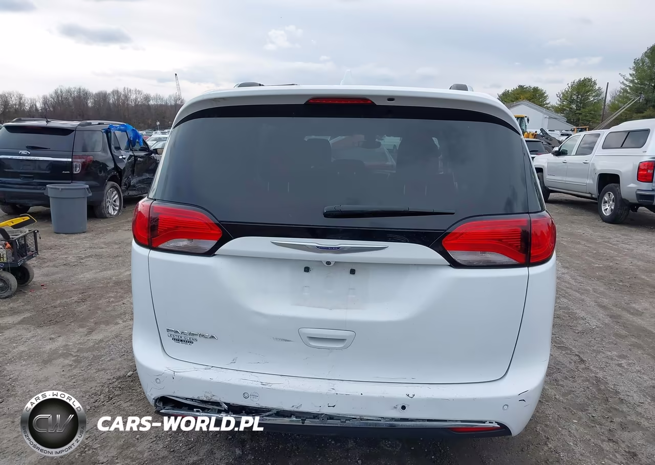 2020 Chrysler Pacifica Touring L VIN:2C4RC1BGXLR137228 - 16