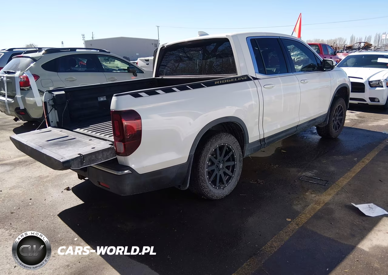 2017 Honda Ridgeline Rtl VIN:5FPYK3F58HB029302 - 4