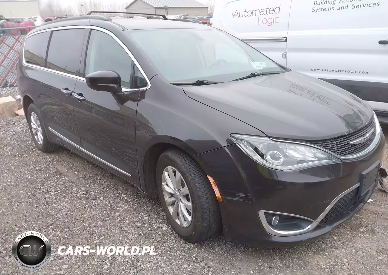 2017 Chrysler Pacifica Touring-L