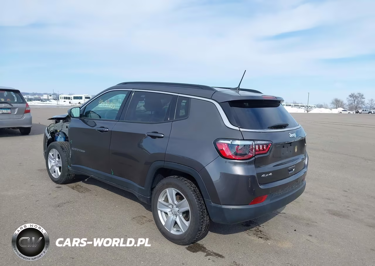 2022 Jeep Compass Latitude 4X4 VIN:3C4NJDBB4NT232538 - 3