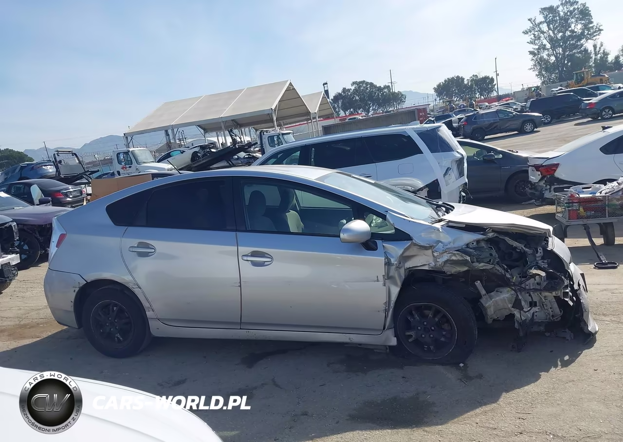 2012 Toyota Prius Three VIN:JTDKN3DUXC1533030 - 13