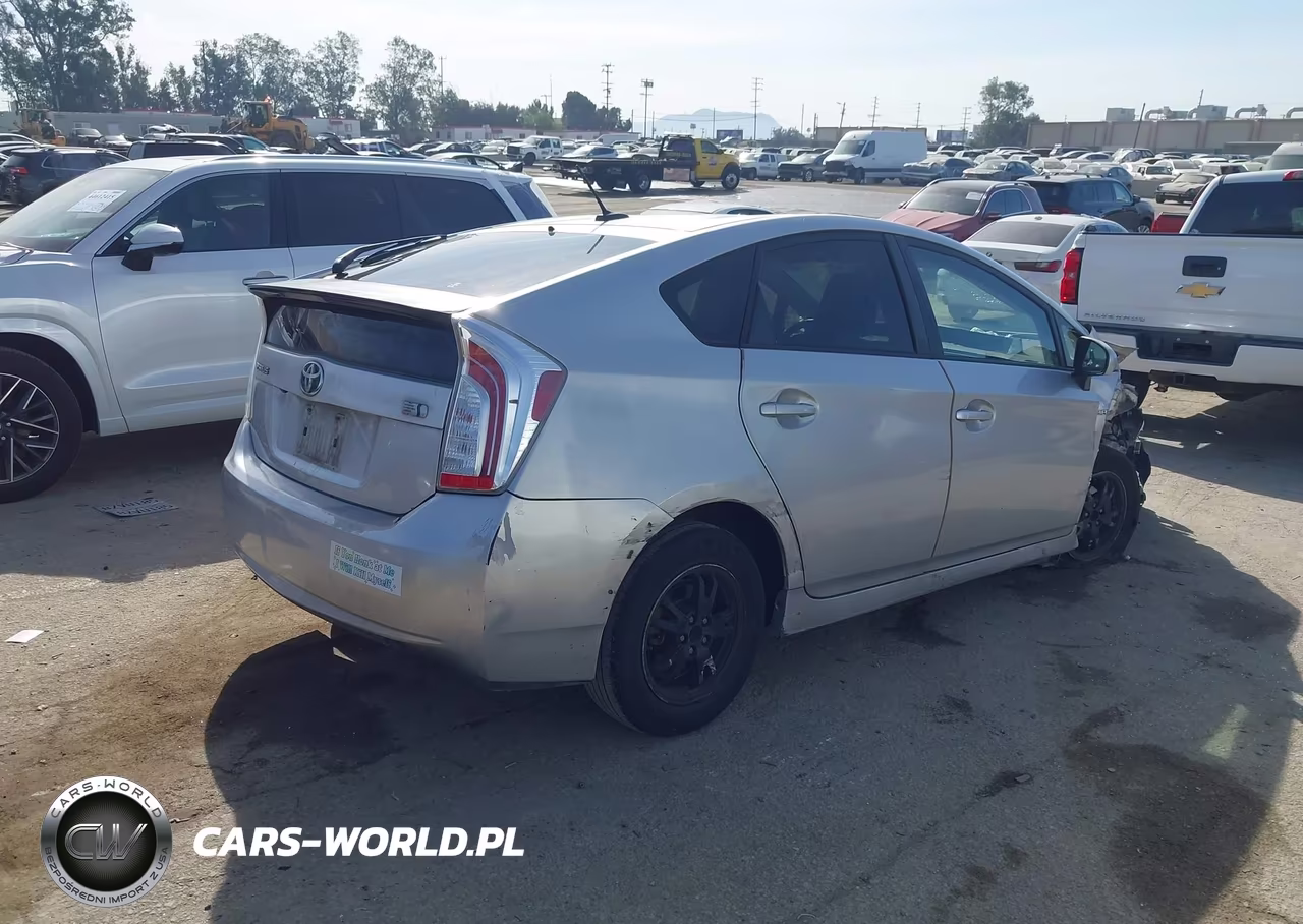 2012 Toyota Prius Three VIN:JTDKN3DUXC1533030 - 4