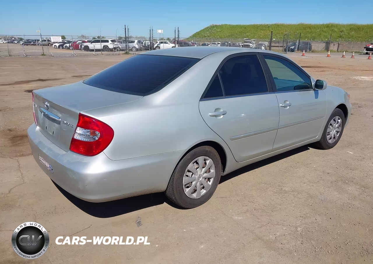 2003 Toyota Camry Le VIN:JTDBE32K630159944 - 4