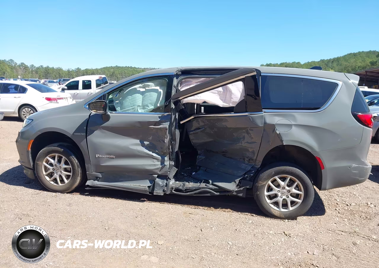 2023 Chrysler Pacifica Touring L VIN:2C4RC1BG0PR602993 - 6