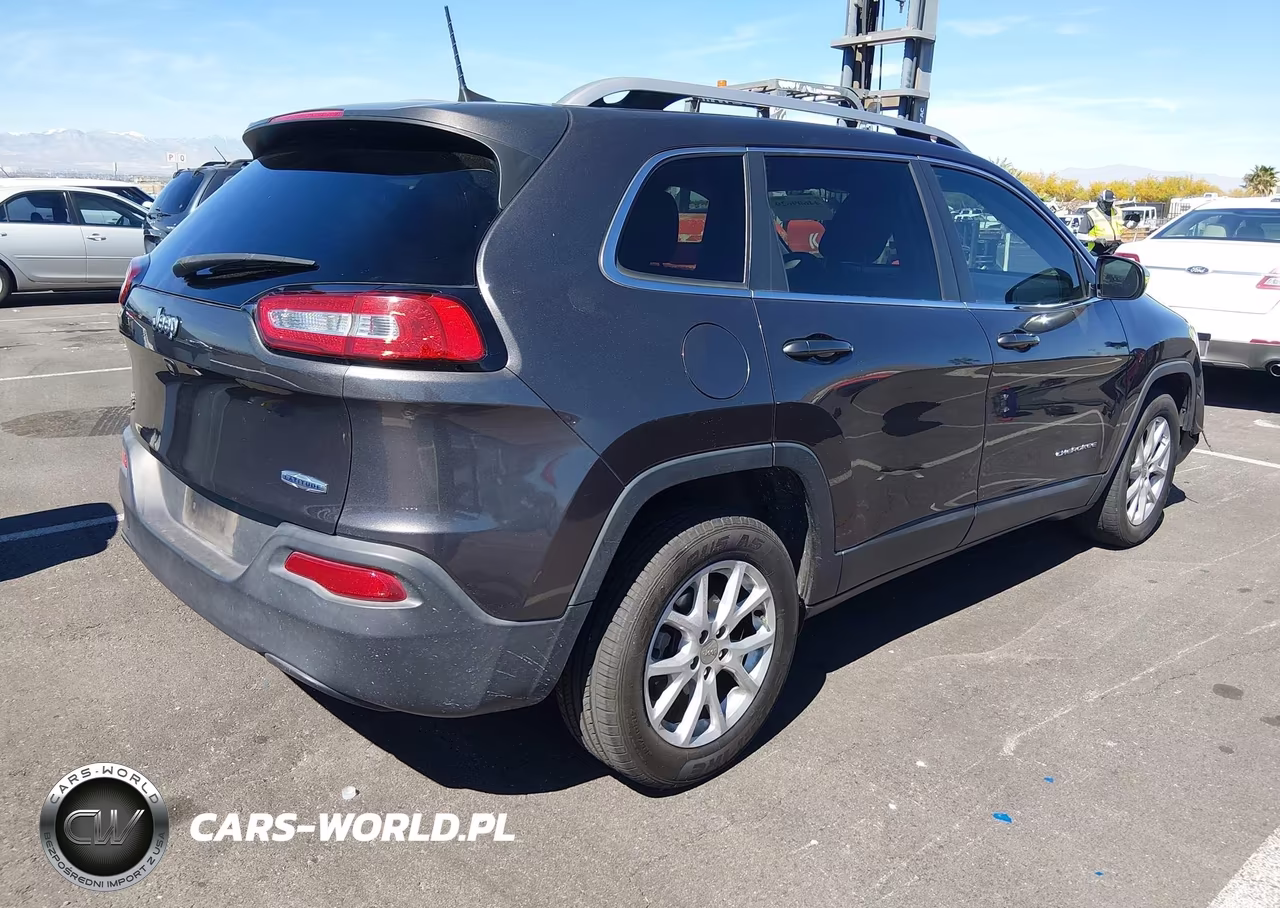 2017 Jeep Cherokee Latitude Fwd VIN:1C4PJLCB9HW668186 - 4