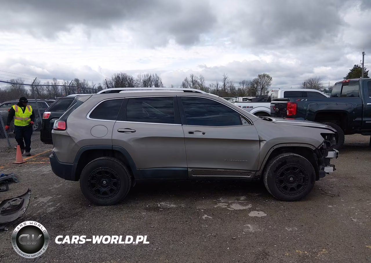 2019 Jeep Cherokee Latitude Plus 4X4 VIN:1C4PJMLN6KD163953 - 14