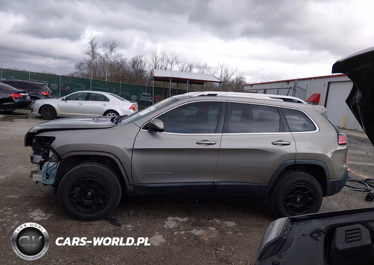 2019 Jeep Cherokee Latitude Plus 4X4 VIN:1C4PJMLN6KD163953 - 15