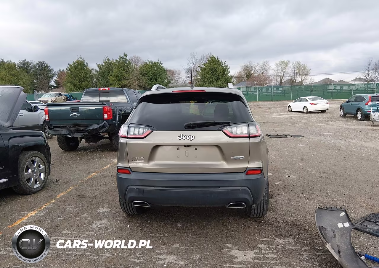 2019 Jeep Cherokee Latitude Plus 4X4 VIN:1C4PJMLN6KD163953 - 17
