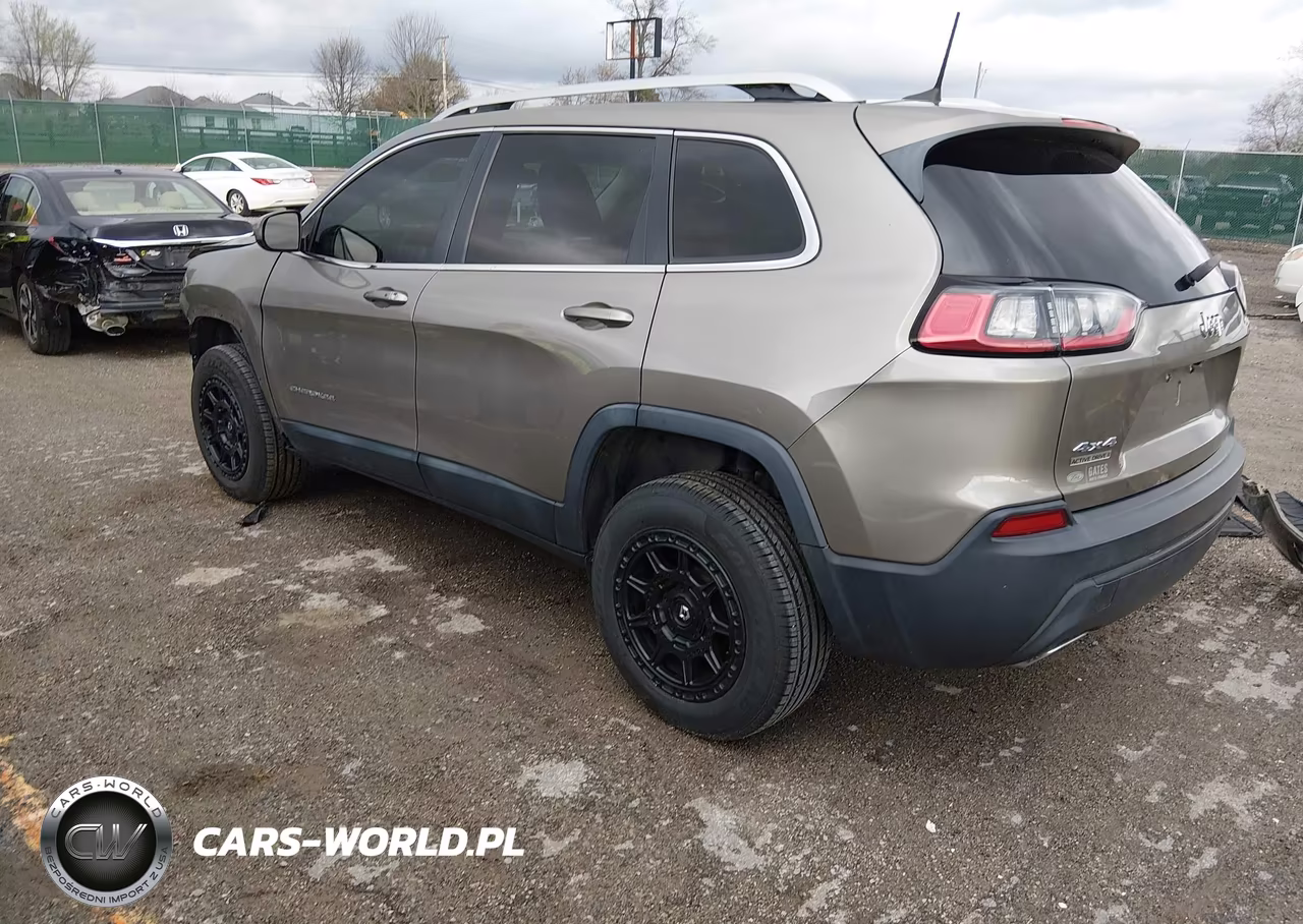 2019 Jeep Cherokee Latitude Plus 4X4 VIN:1C4PJMLN6KD163953 - 3
