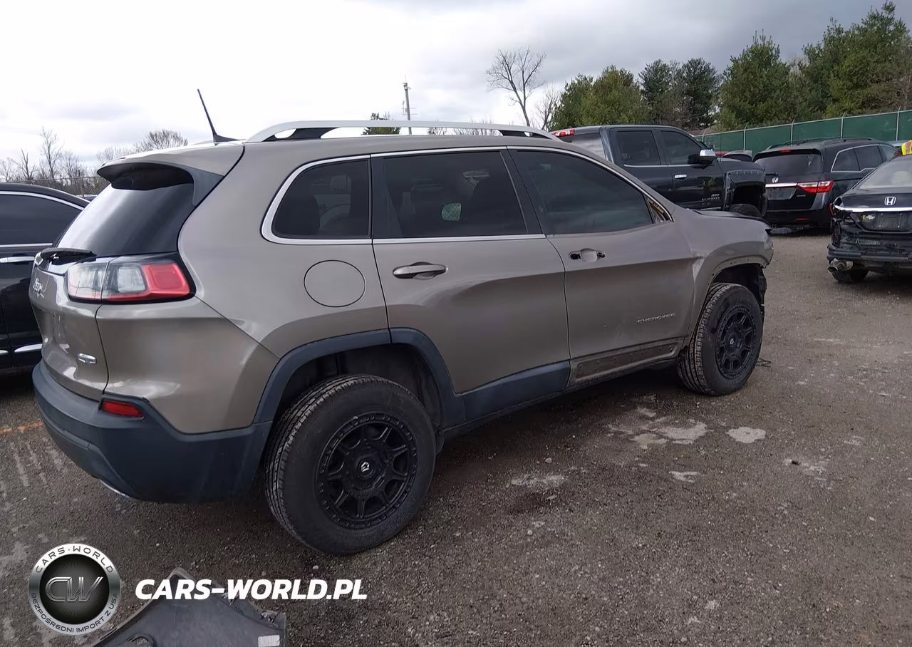 2019 Jeep Cherokee Latitude Plus 4X4 VIN:1C4PJMLN6KD163953 - 4