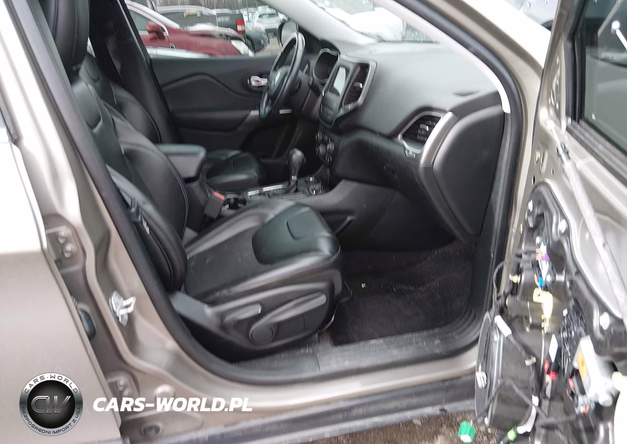 2019 Jeep Cherokee Latitude Plus 4X4 VIN:1C4PJMLN6KD163953 - 5