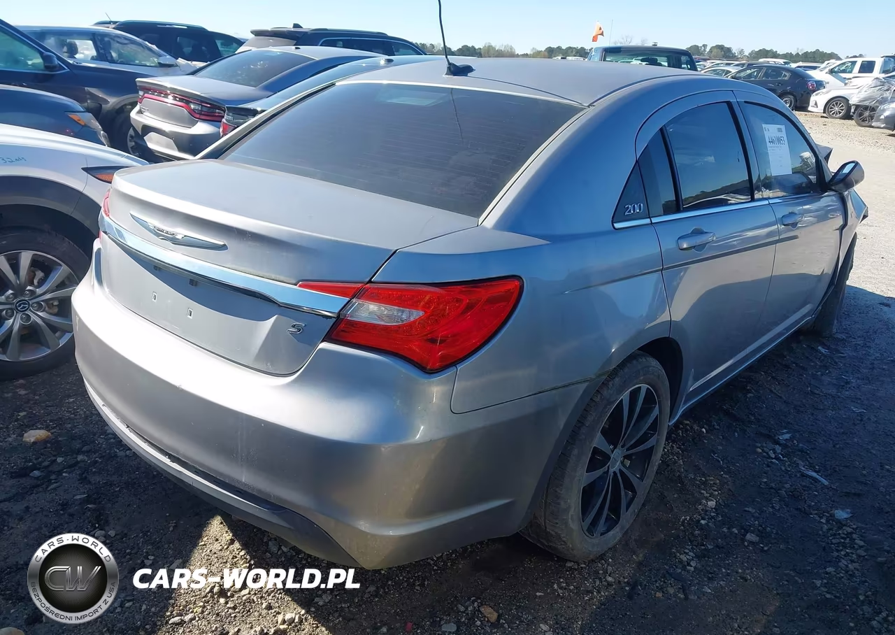 2014 Chrysler 200 Touring VIN:1C3CCBBB2EN120265 - 4