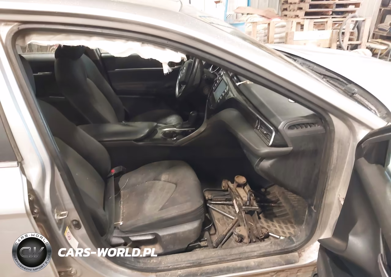 2019 Toyota Camry Le VIN:4T1B11HK3KU754034 - 5