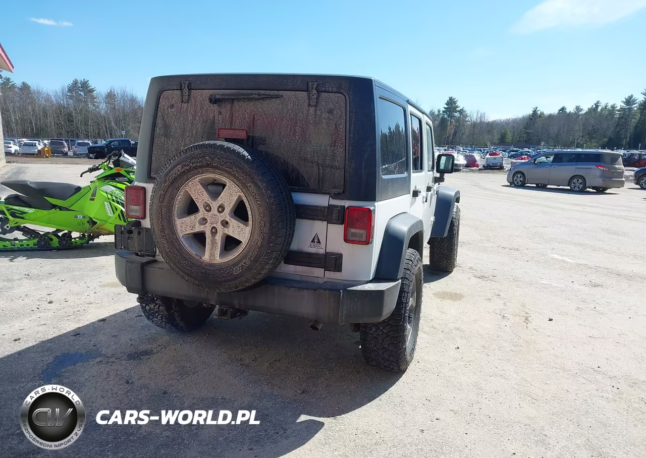 2016 Jeep Wrangler Unlimited Sport VIN:1C4BJWDG2GL341683 - 4